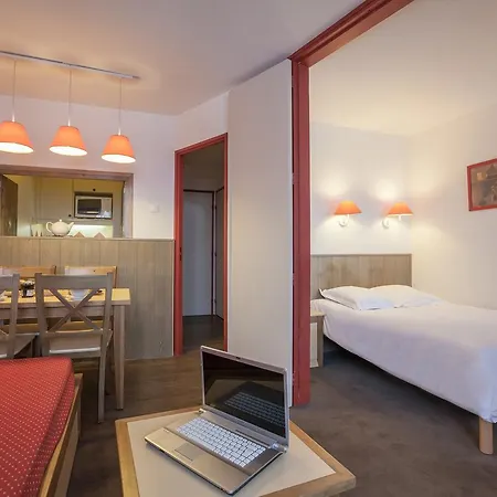 Pierre & Le Chamois Blanc シャモニー