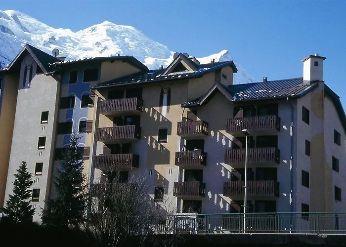 Pierre & Le Chamois Blanc