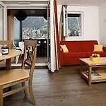 Pierre & Le Chamois Blanc Hotel apartamentowy 3*