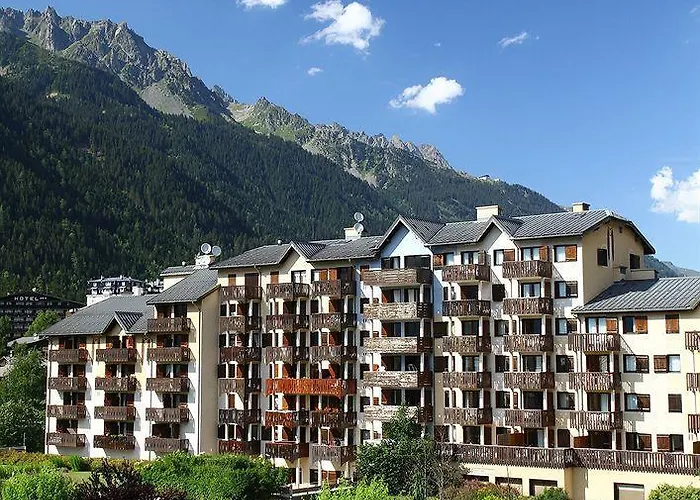 Aparthotel Pierre & Le Chamois Blanc 3*